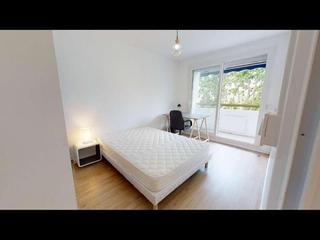 Flatsharing / 5-bedroom flat · 84 m², Bron, Avenue du 8 Mai 1945