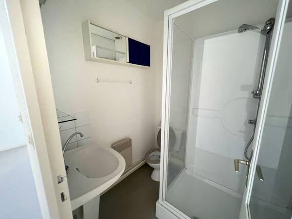 Location / Studio de 23 m², Roanne, 21 Rue Jean Jaures / Photo 3