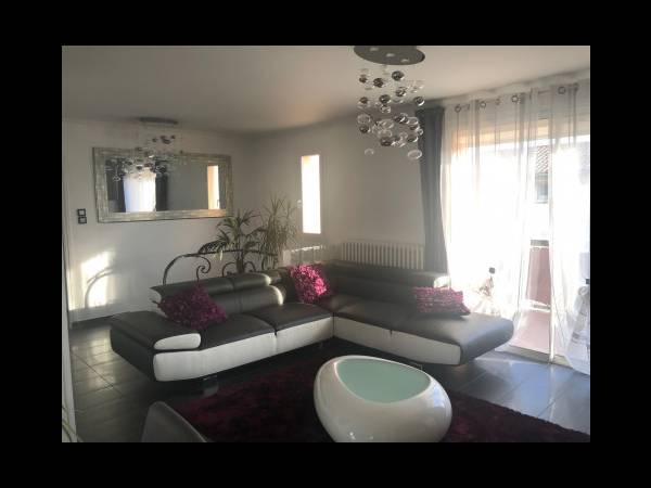 Colocation / Appartement 5 pièces de 88 m², Nîmes / Photo 2