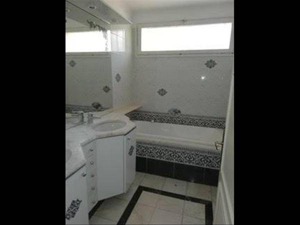 Colocation / Appartement 7 pièces de 108 m², Aix-en-Provence, Rue Joseph d'Arbaud / Photo 2