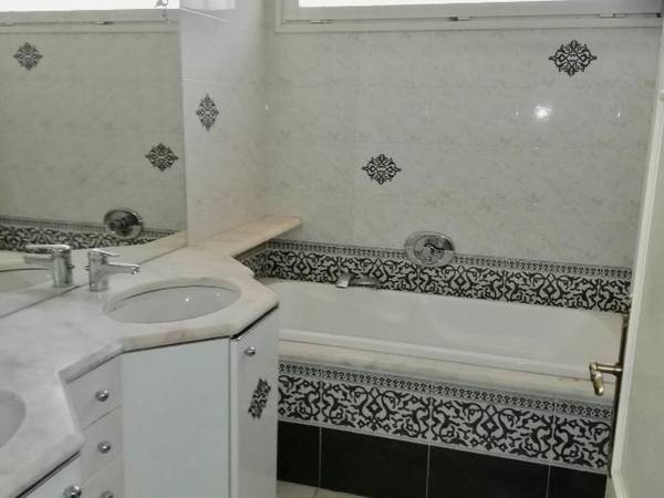 Room share / 6 rooms apartment · 108 m², Aix-en-Provence, Rue Joseph d'Arbaud / Photo 10