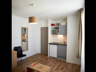 Rental / 1 room residence · 15 m², Avignon, 25 Rue de la République