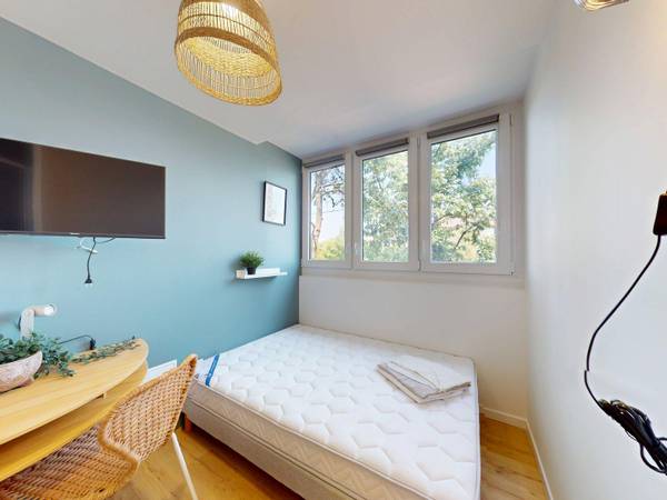 Colocation / Appartement 5 pièces de 77 m², Pessac, Avenue du Pontet / Photo 2