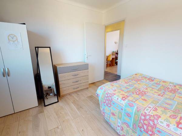 Colocation / Appartement 5 pièces de 66 m², Saint-Martin-d'Hères, Avenue Jules Vallès / Photo 2