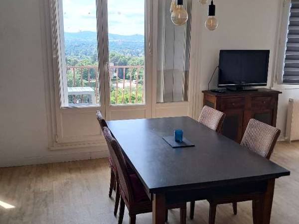 Colocation / Appartement 4 pièces de 98 m², Lyon, Rue des Noyers / Photo 2