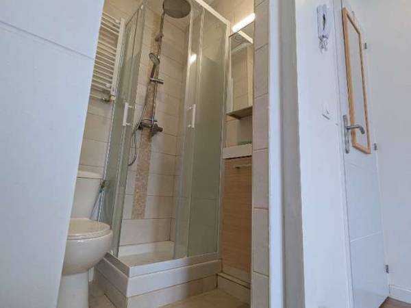 Coliving / Immeuble 3 pièces de 70 m², Montreuil, Rue Pierre Curie / Photo 2