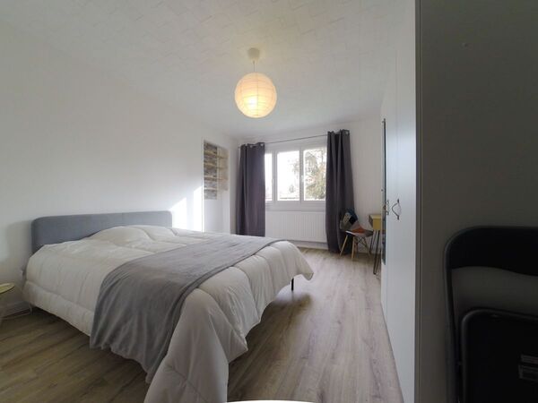 Colocation / Appartement 5 pièces de 81 m², Saint-Priest, Rue Louis Braille / Photo 2