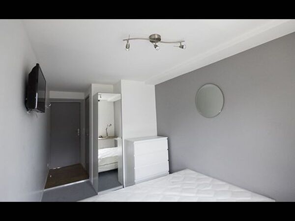 Colocation / Appartement 6 pièces de 110 m², Nancy, Rue Gustave Simon / Photo 2