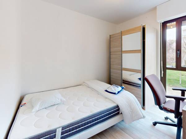 Colocation / Appartement 5 pièces de 90 m², Pessac, Allée Elsa Triolet / Photo 2