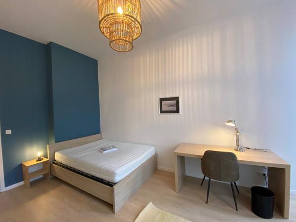 Colocation / Appartement 7 pièces de 130 m², Évry-Courcouronnes, Square Zéphyrin Camélinat / Photo 3