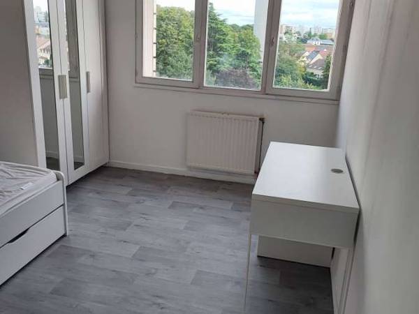 Flatsharing / 4-bedroom flat · 80 m², Évry-Courcouronnes, Avenue du Parc Aux Biches / Photo 2