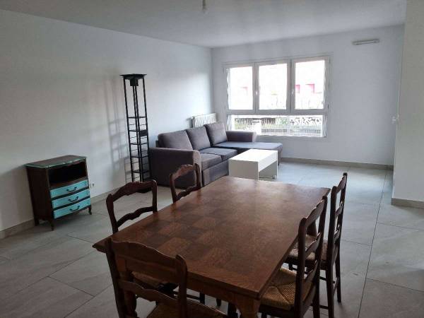 Colocation / Appartement 4 pièces de 87 m², Chambéry, Avenue de Bassens / Photo 2