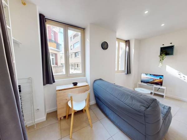 Location / Appartement 1 pièce de 15 m², Saint-Étienne, Rue Jouffroy / Photo 2