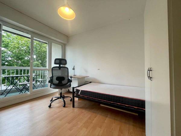 Colocation / Appartement 4 pièces de 80 m², Cergy, Rue des Chênes Bruns / Photo 2