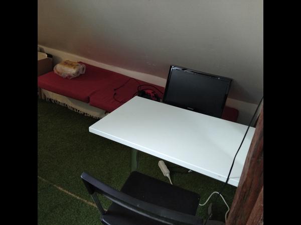 Location / Studio de 11 m², Paris, Rue des Petites Écuries / Photo 2