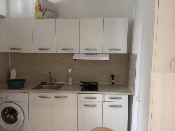 Location / Studio de 20 m², Paris, Rue Mathis / Photo 2