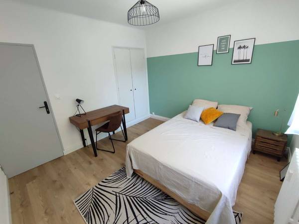 Colocation / Appartement 4 pièces de 81 m², Nîmes / Photo 2