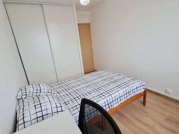 Colocation / Appartement 5 pièces de 69 m², Toulouse, Boulevard Pierre Et Marie Curie / Photo 7