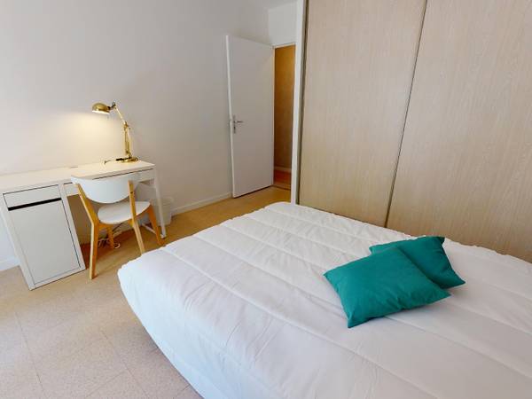 Colocation / Appartement 6 pièces de 100 m², Lyon, Avenue Georges Pompidou / Photo 2