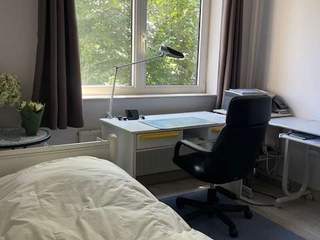Room in a live-in landlord's home / 3 rooms apartment · 25 m², Ixelles, Avenue des Courses