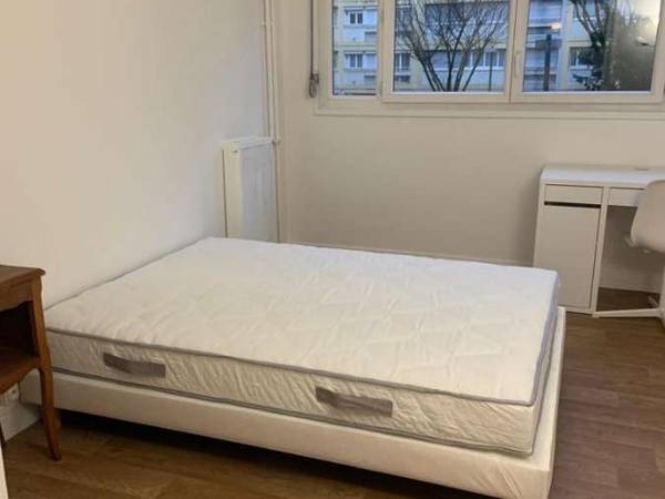 Colocation / Appartement 6 pièces de 96 m², Ivry-sur-Seine, Rue Barbès / Photo 2