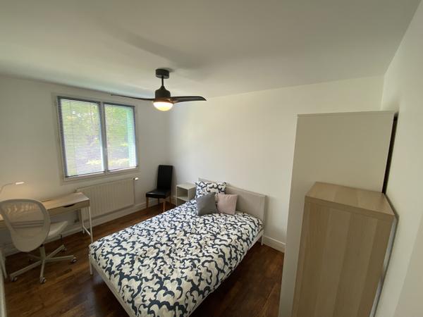 Colocation / Appartement 4 pièces de 70 m², Grenoble, Rue Léon Jouhaux / Photo 2