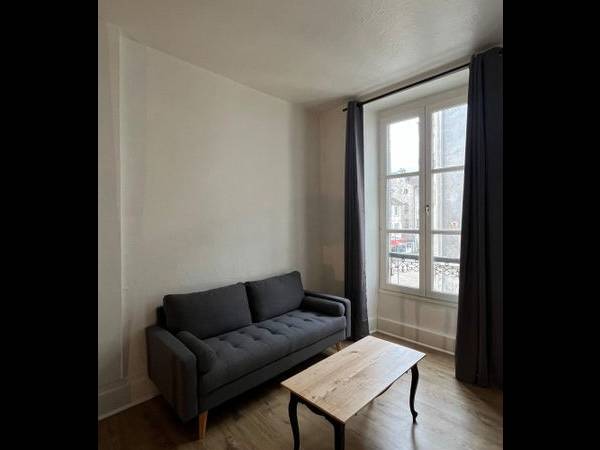 Location / Appartement 1 pièce, Aurillac / Photo 2