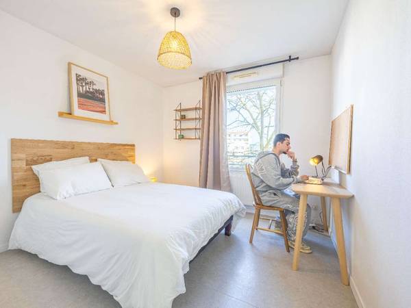 Colocation / Appartement 6 pièces de 106 m², Bordeaux, Boulevard Albert 1er / Photo 2