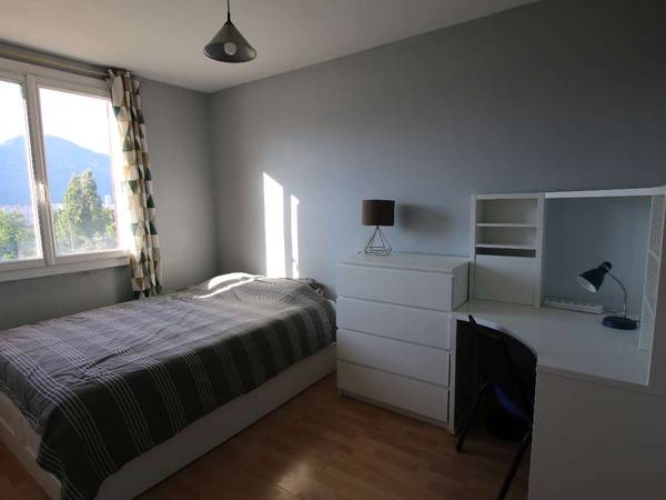 Colocation / Appartement 4 pièces de 65 m², Grenoble, Rue Federico Garcia Lorca / Photo 7