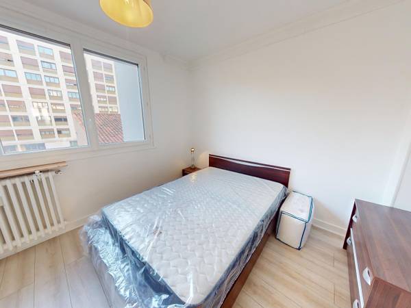 Colocation / Appartement 4 pièces de 77 m², Saint-Étienne, Rue Marengo / Photo 2