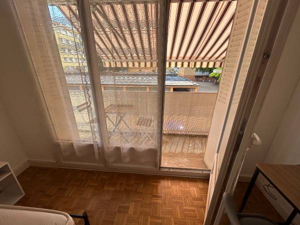Colocation / Appartement 3 pièces de 51 m², Bron, Avenue Pierre Brossolette / Photo 2