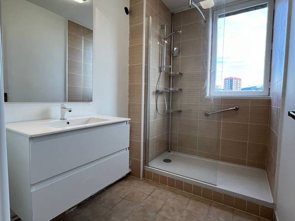 Colocation / Appartement 4 pièces de 69 m², Grenoble, Place Louis Jouvet / Photo 2
