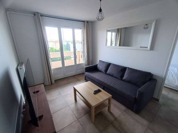 Colocation / Appartement 6 pièces de 94 m², Vénissieux, Boulevard Marcel Sembat / Photo 2