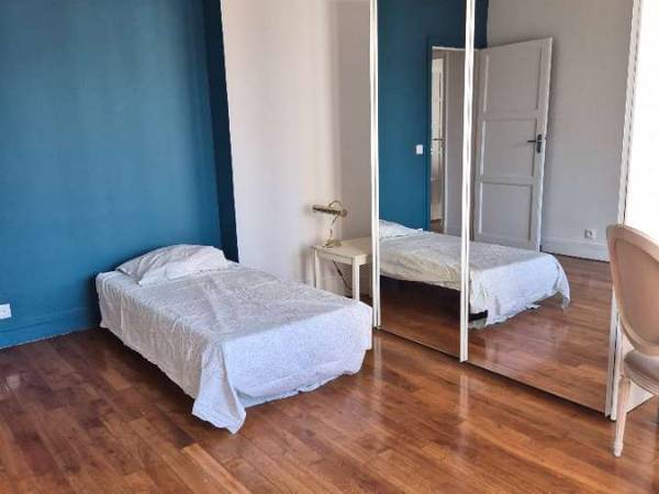 Colocation / Appartement 4 pièces de 96 m², Paris, Rue du Général Delestraint / Photo 2