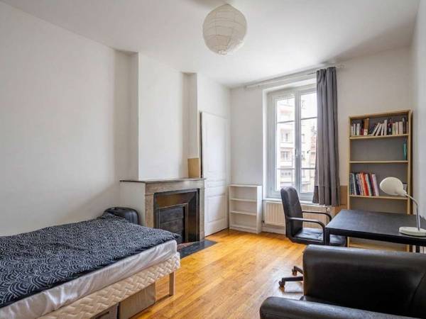 Colocation / Appartement 4 pièces de 62 m², Villeurbanne, Avenue Roger Salengro / Photo 2