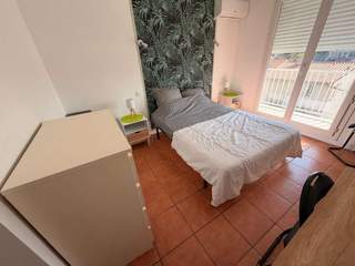 Room share, 3 rooms apartment, Perpignan