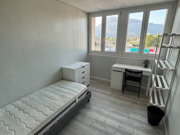 Colocation / Appartement 5 pièces de 70 m², Saint-Martin-d'Hères, Avenue Gabriel Peri / Photo 4