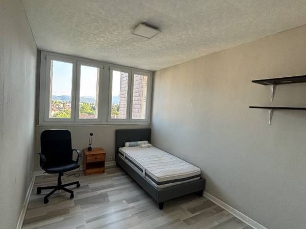Colocation / Appartement 5 pièces de 70 m², Saint-Martin-d'Hères, Avenue Gabriel Peri / Photo 2