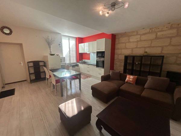 Location / Appartement 2 pièces de 48 m², Bordeaux, Rue des Vignes / Photo 2