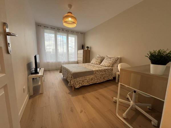 Colocation / Appartement 4 pièces de 65 m², Clichy, Boulevard Jean Jaurès / Photo 2