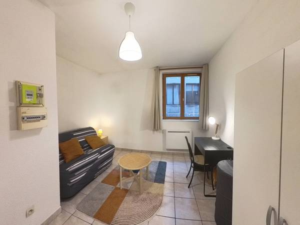 Location / Appartement 1 pièce de 25 m², Saint-Étienne, Rue Pointe Cadet / Photo 2