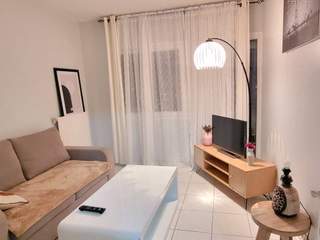 Room in a live-in landlord's home / 1 room apartment, Villetaneuse