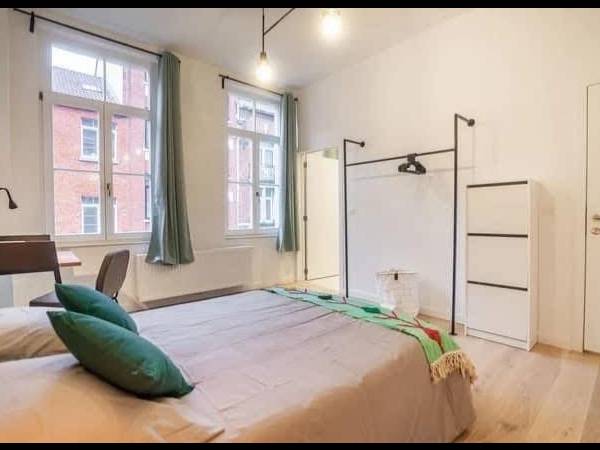 Colocation / Maison 5 pièces de 80 m², Etterbeek, Rue Colonel Van Gele / Photo 2