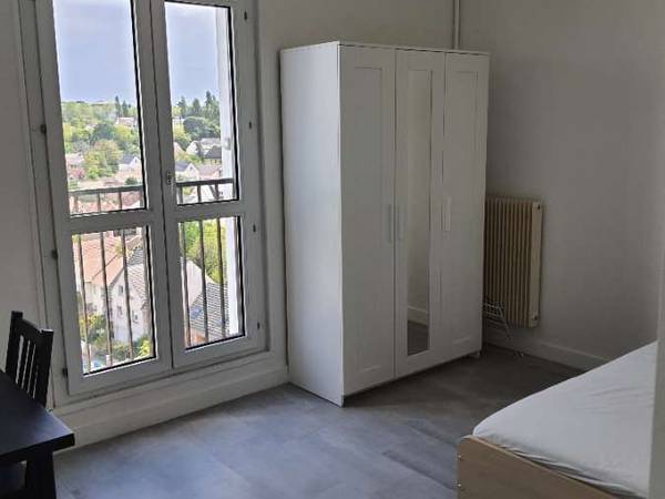 Colocation / Appartement 6 pièces de 82 m², Antony, Parvis du Breuil / Photo 2