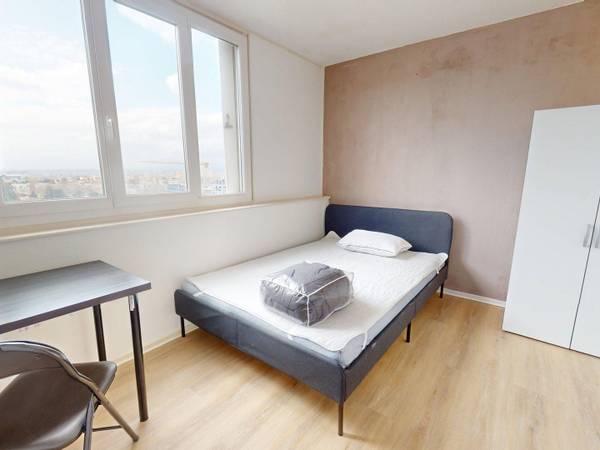 Colocation / Appartement 5 pièces de 74 m², Bron, Rue Édouard Branly / Photo 2