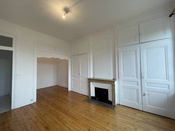 Location / Studio de 45 m², Lyon, Rue des Chartreux / Photo 2