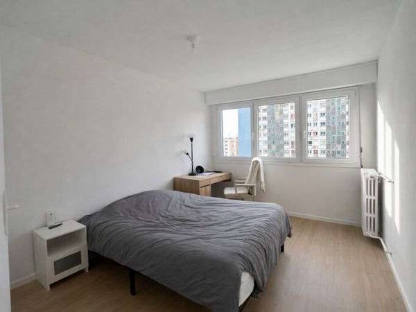 Colocation / Appartement 6 pièces de 98 m², Rennes, Rue du 10eme d'Artillerie / Photo 2
