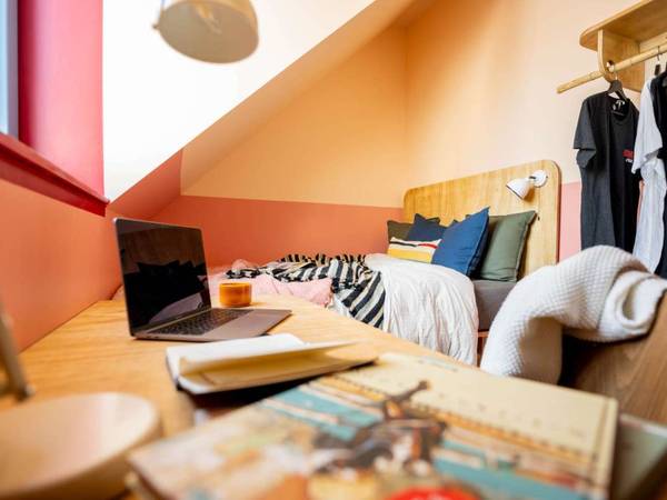 Colocation / Maison 10 pièces de 231 m², Paris, Rue des Thermopyles / Photo 2