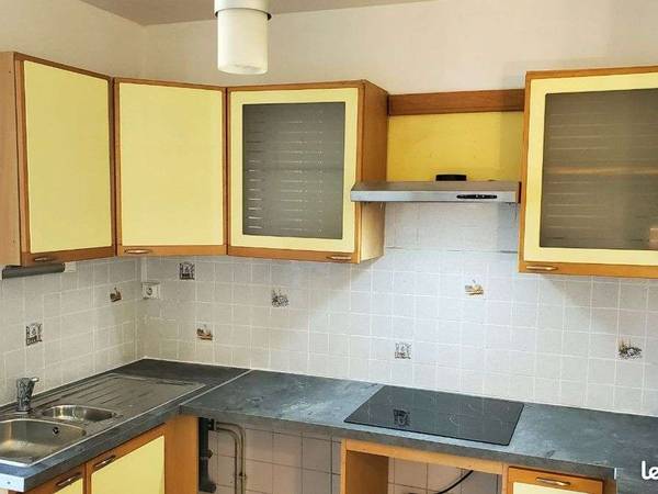 Colocation / Appartement 4 pièces de 70 m², Saint-Martin-d'Hères, Rue Jean Moulin / Photo 2