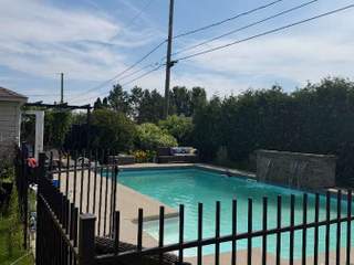 Chambre chez l'habitant / 10 rooms residence · 300 m², Saint-Joseph-du-Lac, Rue des Pivoines